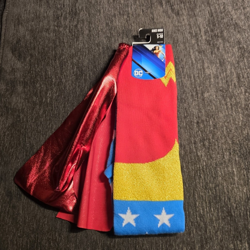 WOMENS WONDER WOMAN KNEE HIGH CAPE SOCKS, NEW